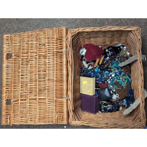 638 - Quantity of assorted costume jewellery in wicker basket