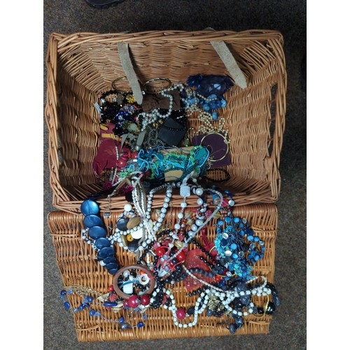 638 - Quantity of assorted costume jewellery in wicker basket