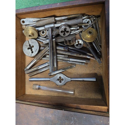 71 - Wooden box of tap and die tools (imperial) + 4 drawer unit with various woodwork tools inc. chisels,... 