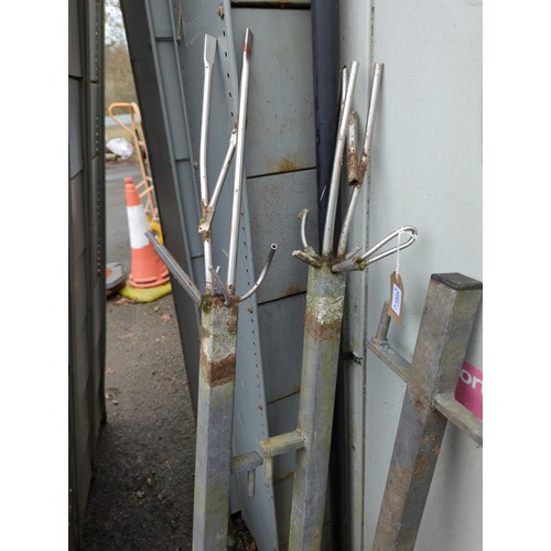 314 - Pair of galvanised scroll metal driveway gates. W126cm (hinge to end). H99cm together with single ga... 