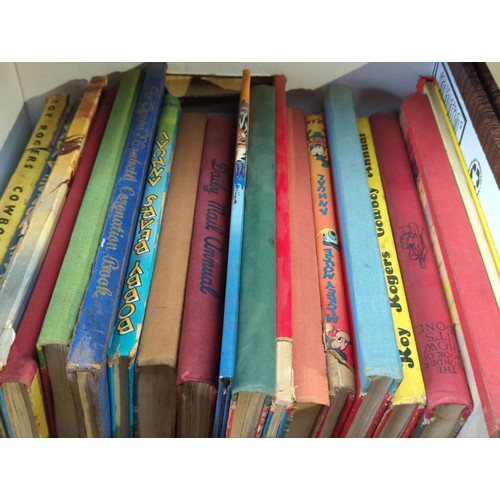 177 - 2 x boxes of vintage boys annuals, guiness book of records, dandy etc.  