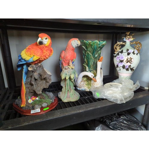 181 - 2 ceramic parrot ornaments one marked alfredo porcelain, swan vase and one other ceramic item Talles... 