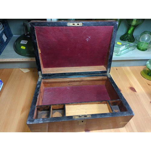 226 - Rosewood writing slope, internals are missing/faulty