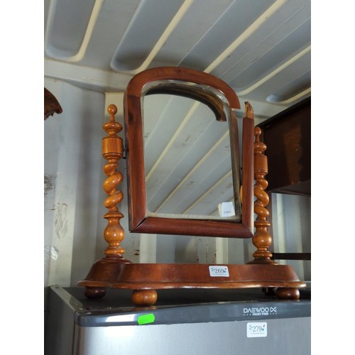 269 - Dresser top mirror. AF (damage to top corner)