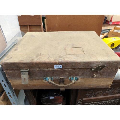 400 - Vintage suitcase