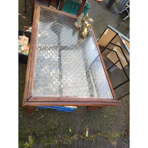 408 - Large coffee table with glass top and metal lattice underneath. W137cm D85cm H40cm.