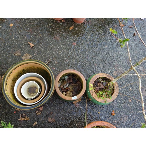 429 - Various outdoor plant pots, one with contents. Largest H31cm