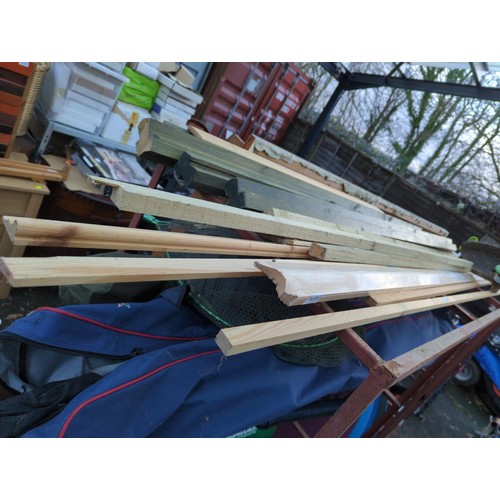 458 - Various lengths of timber: edge moulding etc.