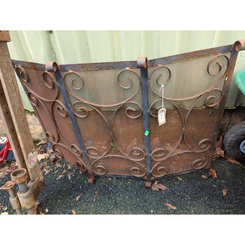 363 - Wrought iron and mesh fire guard W93cm x H64cm