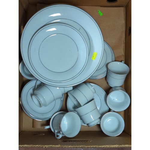 194 - 2 x boxes of crown ming dinner service inc side plates, dinner plates, bowls, cups and saucers.