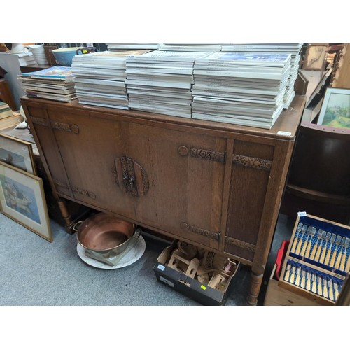 837 - Art Deco oak buffet sideboard, the pair of doors opening to three drawers and two shelves, width 132... 