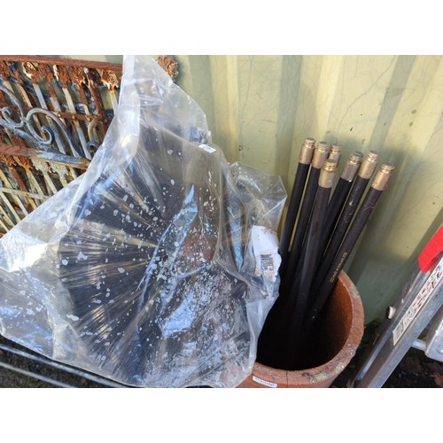 359 - chimney sweep kit with 8 rods and 1 x new brush head. 