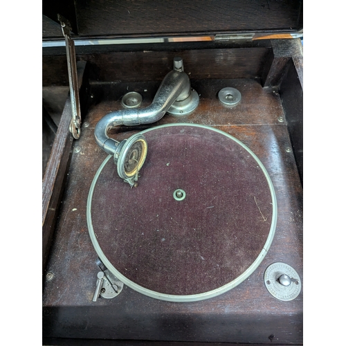 46 - Oak gramophone in cabinet in working order. 70cm by 46cm by 81cm.