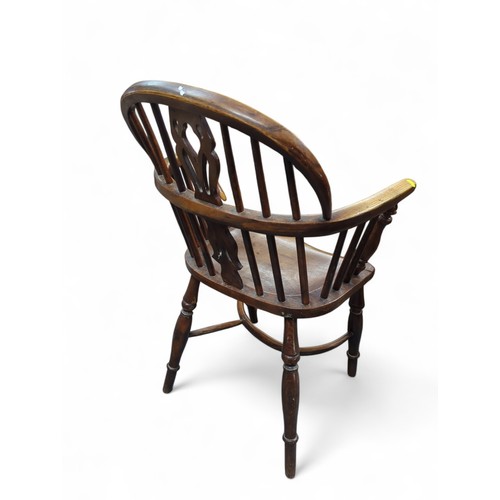 54 - Windsor arm chair. W62cm D35cm H93cm.