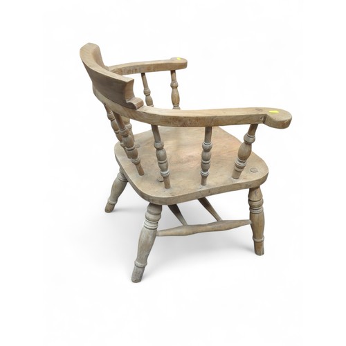 55 - Elm bow smoker's chair. W66cm D49cm H75cm.