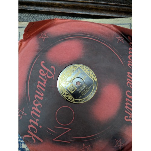 175 - HMV gramophone in original case, together with small selection of vintage records. W40c D49c H36cm (... 