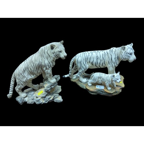 92 - Sculpture of white tiger and cub, marked Veronese (2010) + sculpture of white tiger, marked Catherin... 