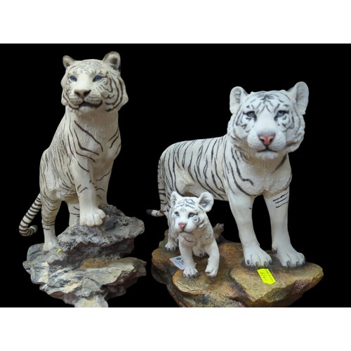 92 - Sculpture of white tiger and cub, marked Veronese (2010) + sculpture of white tiger, marked Catherin... 