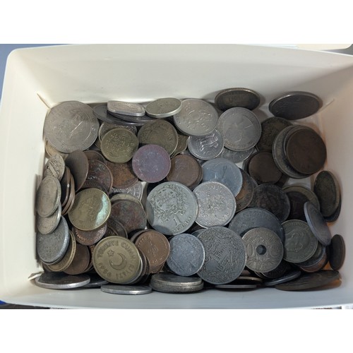 585 - Tub of assorted British & world coins and banknotes, including small quantity of silver, Maria T... 