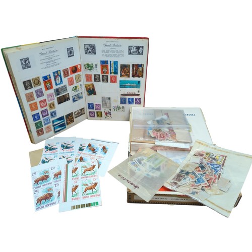 172 - Collection of stamps, both loose & in albums