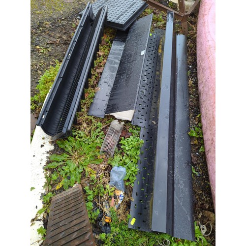 53 - 2 x catnic lintels (1500mm + 900mm), 1 x underfloor drain with 2 x galvanized covers and inspection ... 