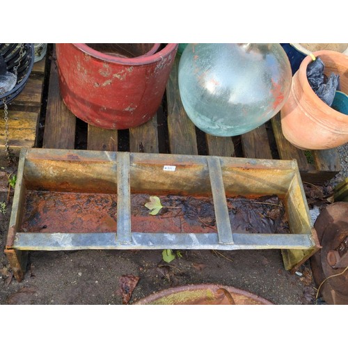 69 - Galvanized trough. W91cm D33cm H21cm.