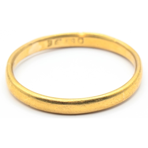 14 - 22ct gold band ring, hallmarked London 1940, size P1/2, 2.5 grams