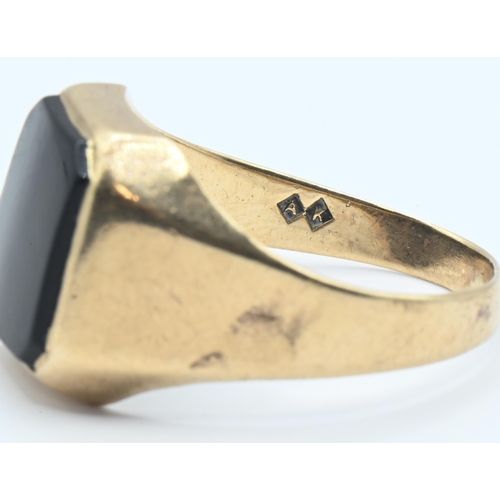 71 - 9ct gold and onyx signet ring, hallmarked, size approximately Q, gross weight 3.79 grams