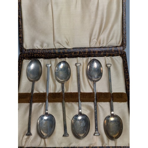 194 - George V cased set of six silver coffee spoons, Mappin & Webb Ltd, Sheffield 1921, gross weight ... 