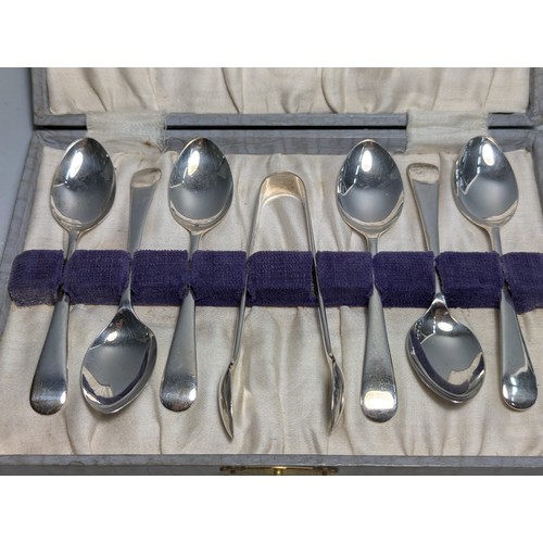 195 - Set of six Elizabeth II silver coffee spoons, Viner's Ltd, Sheffield 1959, and a pair of late Victor... 