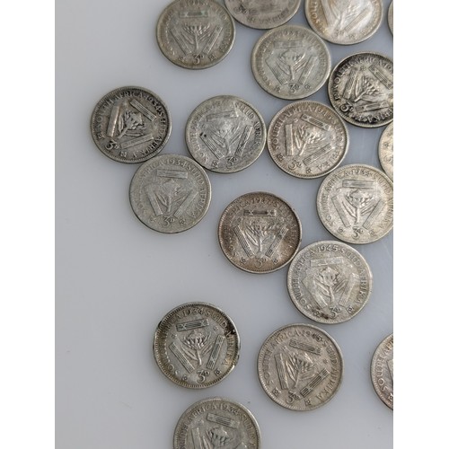 246 - Collection of South African silver coins, including 63.1 grams of pre-1950 threepences (800-gra... 