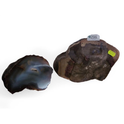 298 - 2 geodes. Largest W19cm H14cm.