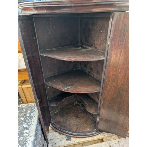 275 - Vintage Oak Corner Cabinet with Internal ShelvesW 50. D 50 . H 111.