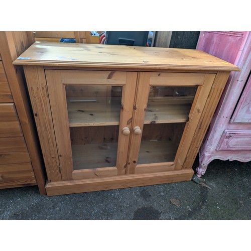 319 - Glazed Fronted Pine Unit with inner shelfW 91. D 35. H 77.