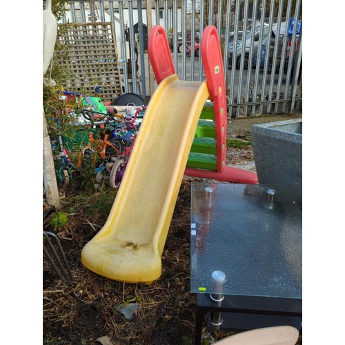 100 - Little Tikes slide L190cm x W125 x H141cm