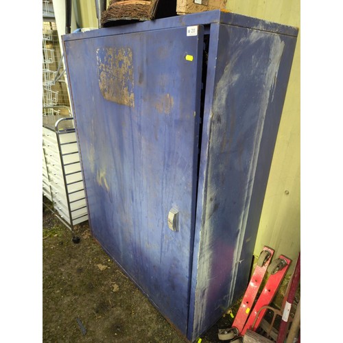 211 - Large Metal Storage Container (lock but no key)W 107. D 46. H 136.