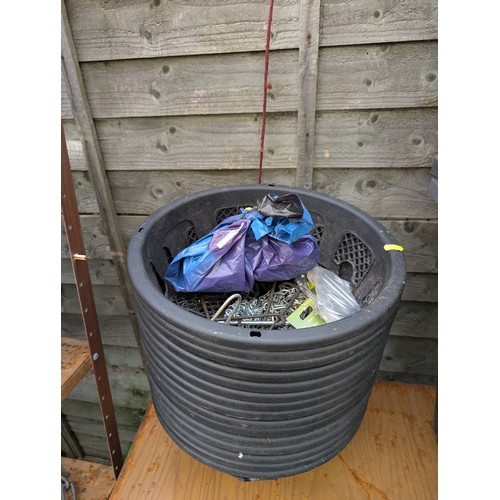 183 - 15 x plastic hanging baskets with chains and hooks. H20cm Dia 39cm.