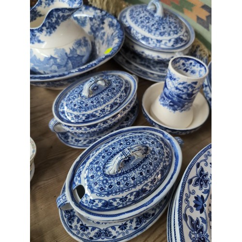 1196 - Quantity of blue & white dinner ware, inc. tureens, washbowl etc.