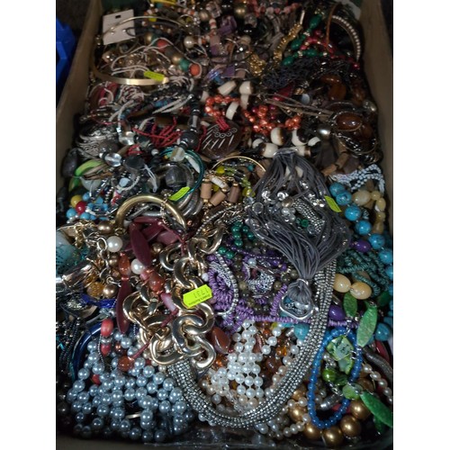 1204 - Large tray of mixed costume jewellery