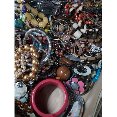 1204 - Large tray of mixed costume jewellery