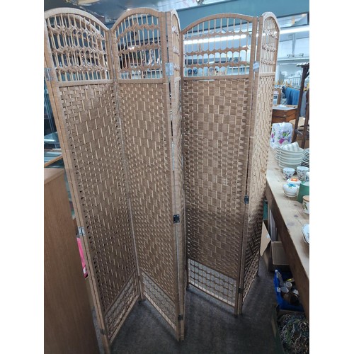 1207 - 6 fold room dividing screen. Each panel W40cm H170cm