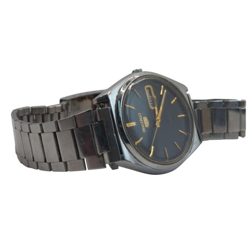 14 - Four watches, including: a Seiko 5 automatic with day/date , clasp AF; Seiko 17 jewels with date; Sw... 