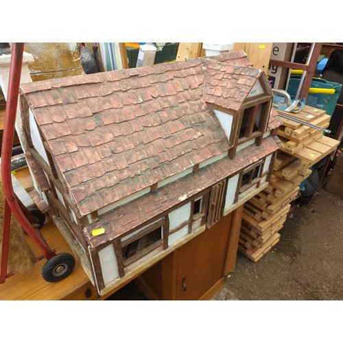 392 - Vintage Handmade Dolls Cottage. 76x50x54cm