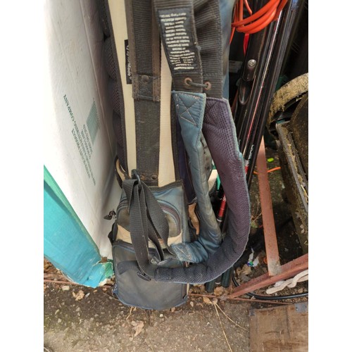 400 - Taylormade Golf Bag including Bayhill golf clubs