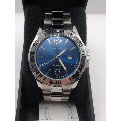 25 - Sekonda 1500 stainless steel quartz wristwatch, the blue dial with raised baton markers and date ape... 