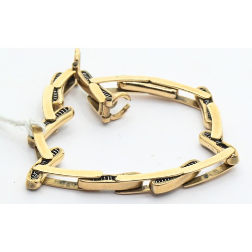 13 - 9ct gold sprung strap, hallmarked, gross weight 4.62 grams