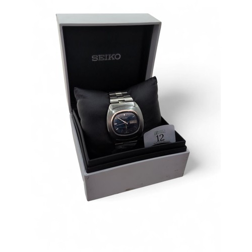 12 - Seiko gents automatic wristwatch, the blue dial with applied baton markers and day/date aperture, 19... 