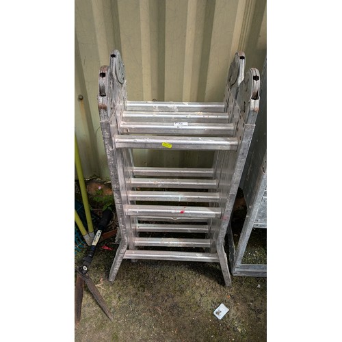 117 - 1 x 2-step ladder + 1 x folding ladder (H360cm). 
