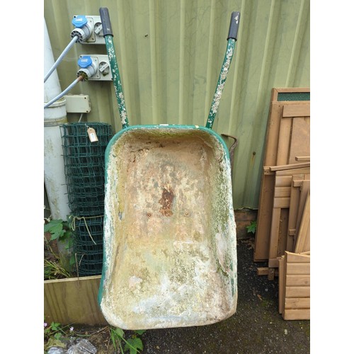 110 - Wheelbarrow with solid wheel tyre. Used.&nbsp;