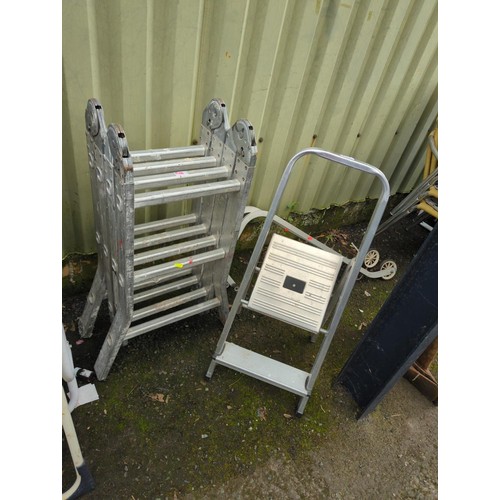 117 - 1 x 2-step ladder + 1 x folding ladder (H360cm). 